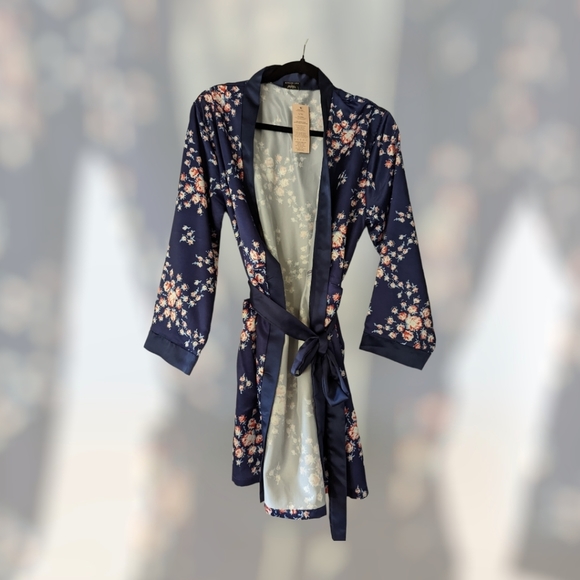 Morgan Lane Robe - Picture 1 of 3